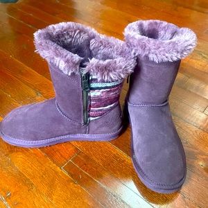 Lamo water and stain resistant boots  size 8